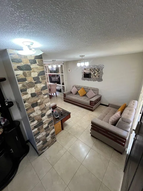 Casa en Conjunto en San Antonio de Pomasqui de Cemexpo 5 Minutos — imagen 3