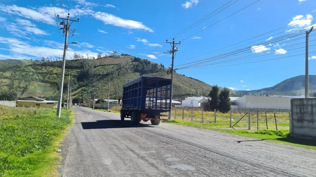 En Calacali Vendo Terreno Industrial — imagen 4