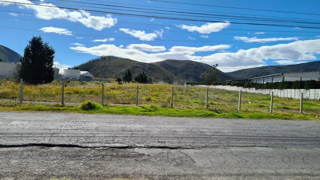 En Calacali Vendo Terreno Industrial — imagen 3