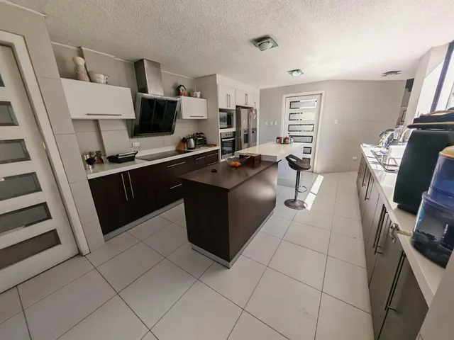 Casa Exclusiva de Venta con Terreno en Auqui Chico, Cumbayá — imagen 2