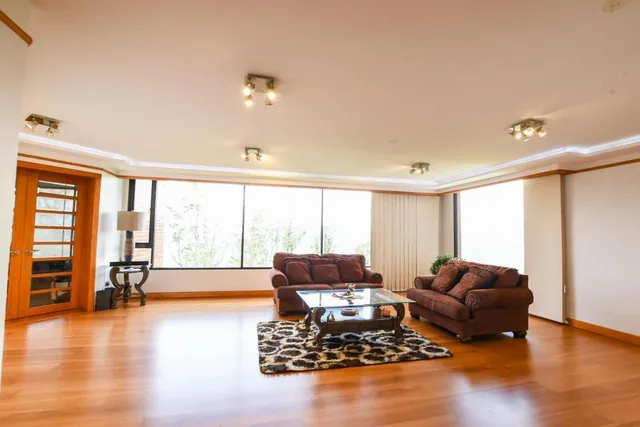 Departamento Duplex Venta 384 m² Gonzalez Suarez 4 Habitaciones 3 Parqueaderos — imagen 3