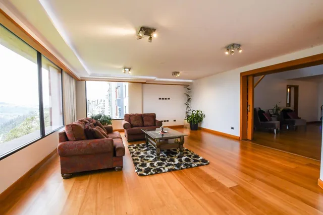 Departamento Duplex Venta 384 m² Gonzalez Suarez 4 Habitaciones 3 Parqueaderos — imagen 2