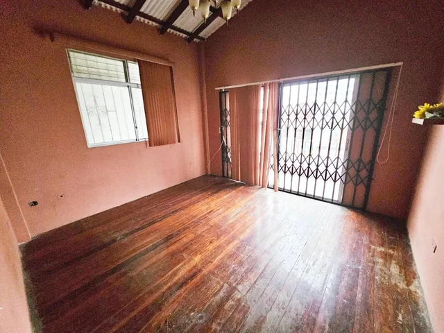 Inversion Ideal en Salinas: Casa Amplia de 2 Pisos con Anexos Cerca del Malecon — imagen 4