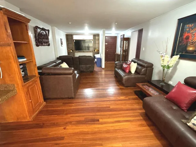 Venta Hermoso Departamento Sector Mastodontes, Norte de Quito — imagen 5