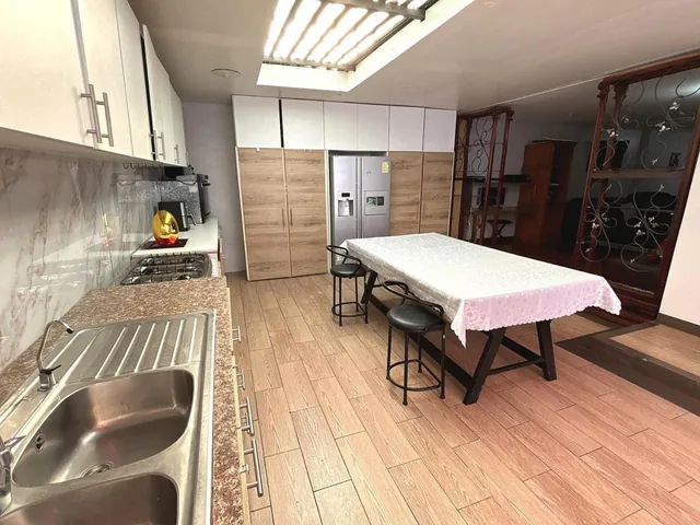 Venta Hermoso Departamento Sector Mastodontes, Norte de Quito — imagen 2