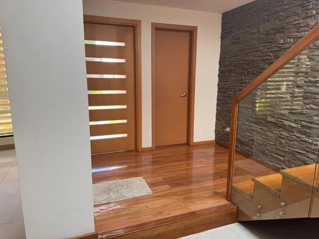 De Venta Casa en San Juan de Cumbayá 3 Habitaciones con Seguridad Presencial — imagen 2