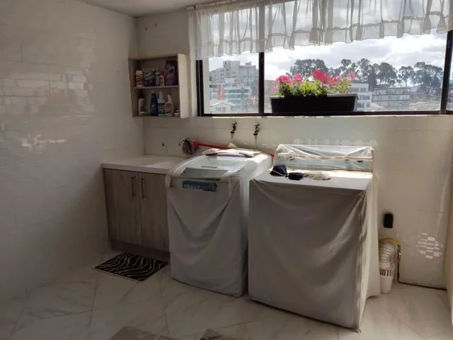 C/ Quito Tenis, Penthouse Amoblado de 305 m² en Venta, 3 Parqueaderos — imagen 3