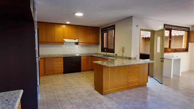 Casa 4 Dorm. de Venta en Cumbaya Sector Universidad San Francisco de Quito Seguridad 24/7 — imagen 2