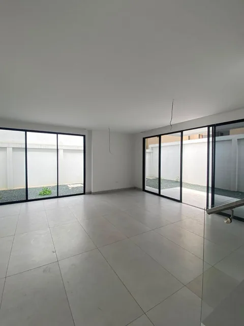 Vendo Casa Urbanización Riona, Guayas — imagen 3