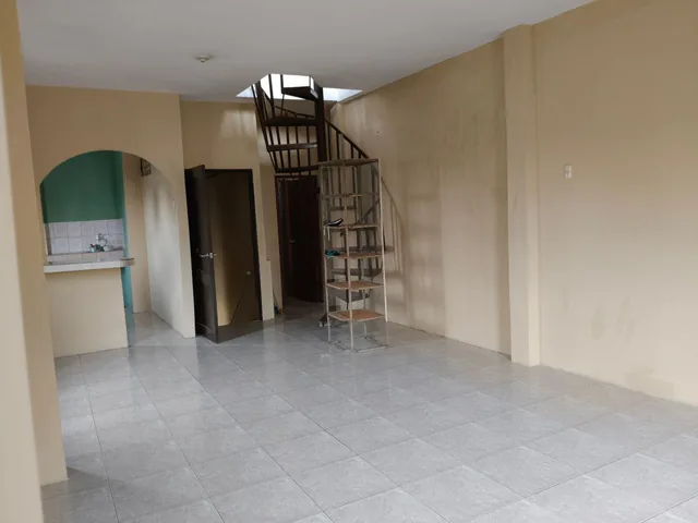 Se Vende Casa Rentera de 40 m² y 110 de Construcción con 2 Recámaras en Venta en Norte de Guayaquil, Guayas — imagen 2