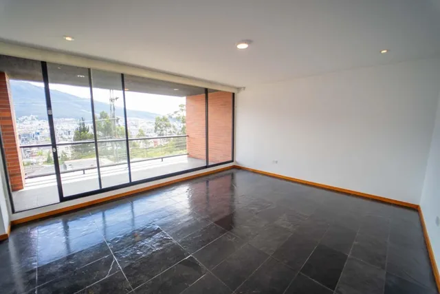 Departamento en Venta Quito Bellavista Alto 260 m² 3 Habitaciones 2 Parqueaderos — imagen 3