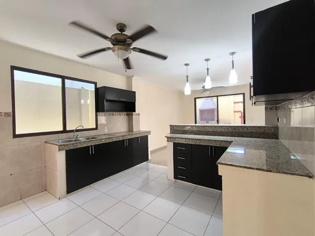 Casa Moderna en Ciudad Celeste Etapa La Marina, Guayas — imagen 2