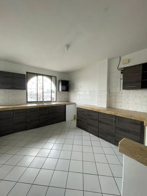 Los Almendros - Departamento 226 m² - en Venta - Excelente Ubicacion!, Guayas — imagen 3