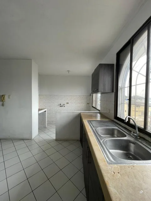 Los Almendros - Departamento 226 m² - en Venta - Excelente Ubicacion!, Guayas — imagen 2