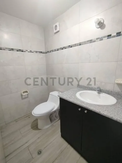 Casa en Venta Cada Dormitorio con Baño y 3 Garajes — imagen 3