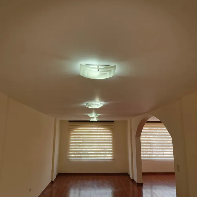 Lomas de Monteserrin Casa Independiente Triplex en Venta 4 Dorm. Terraza Patio — imagen 5