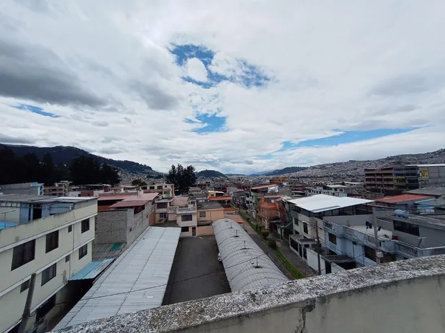 Vendo Casa Rentera de 939 m de Construcción en El Centro Sur de Quito — imagen 3