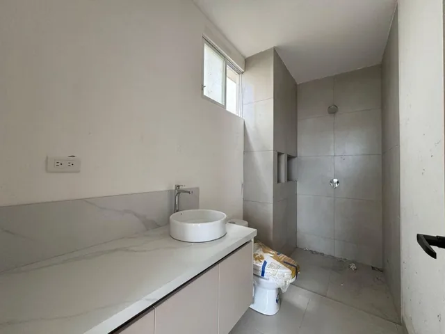 Casa de Estreno, 5 Dorm. en Vía a La Costa, Alba del Bosque, Guayas — imagen 3