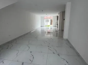 En Venta Casa 4 Dorm. 3 Parqueaderos Sector Cashapamba — imagen 4