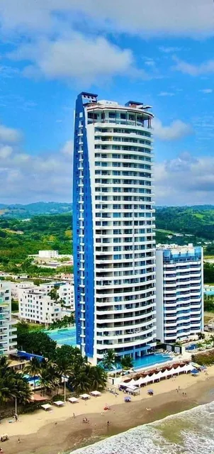 Vendo Departamento con Hermosa Vista Piso 22 Grand Diamond Beach Tonsupa 2 Dormi, Balcón 2 Baños — imagen 2