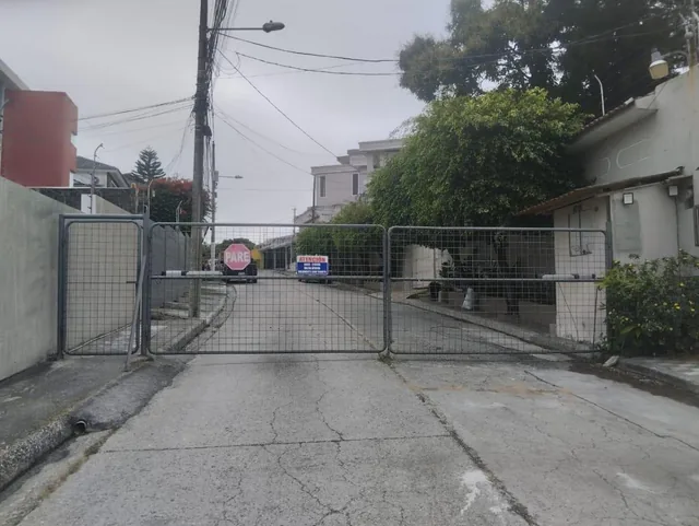 Venta de Terreno con Piscina y Construcción – Urbanización Santa Cecilia (Wy), Guayas — imagen 3