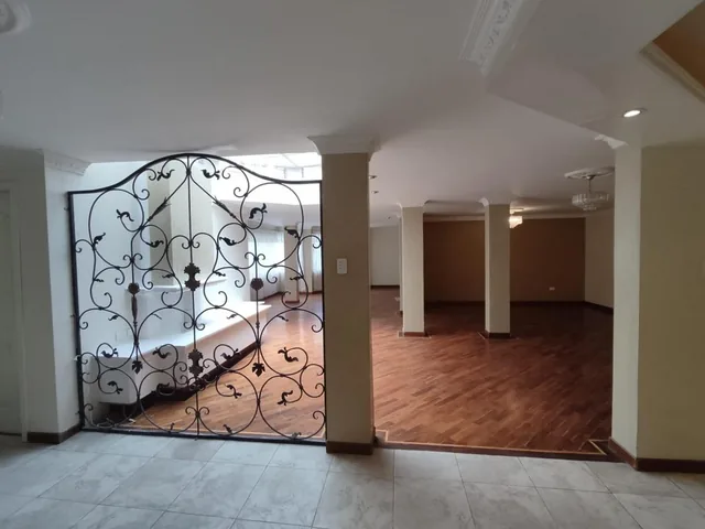 C/ Eloy Alfaro y Granados, Departamento de 298 m² en Venta, de Oportunidad — imagen 2