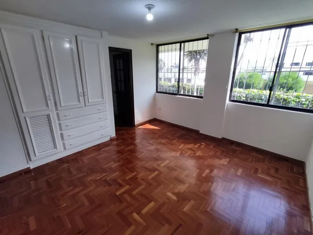C/ Monteserrín, Departamento de 135 m² en Venta, 3 Habitaciones — imagen 3