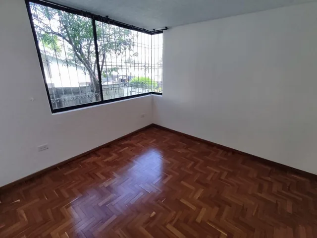 C/ Monteserrín, Departamento de 135 m² en Venta, 3 Habitaciones — imagen 2
