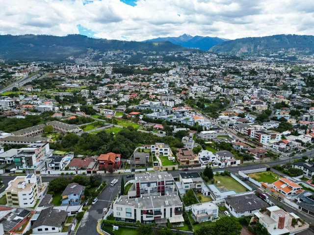 Vendo Casa Independiente con 727 m² de Terreno, La Primavera — imagen 3