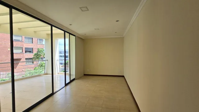 Vendo Pent House de Lujo en El Quito Tenis con Una Vista Espectacular y Terrza — imagen 3