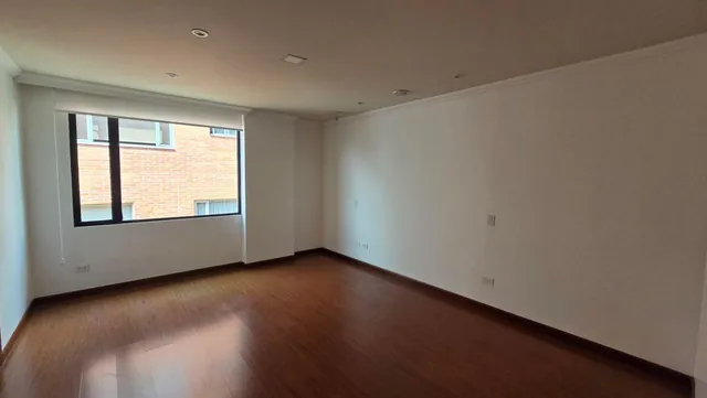 Vendo Pent House de Lujo en El Quito Tenis con Una Vista Espectacular y Terrza — imagen 2