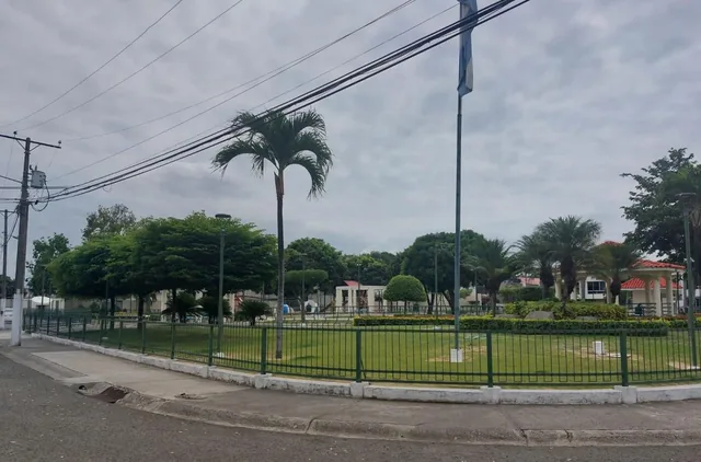 Vendo Terrenos Uní Familiares en Puerto Azul Desde 244 m Hasta 1675 m², Guayas — imagen 4