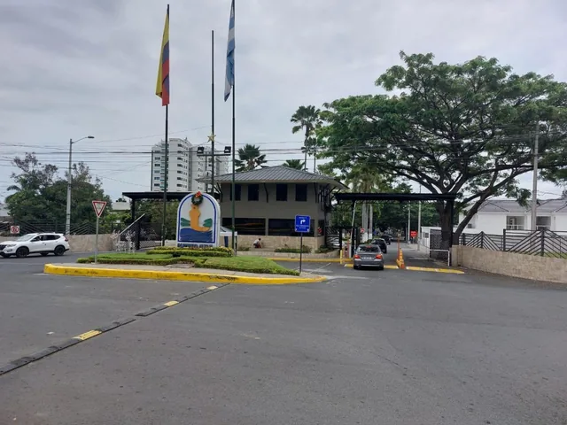 Vendo Terrenos Uní Familiares en Puerto Azul Desde 244 m Hasta 1675 m², Guayas — imagen 2