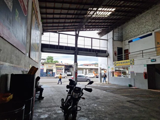 Galpon de Lubricadora de Carros en Gomez Rendon y La 24 Esquina, Guayas — imagen 2