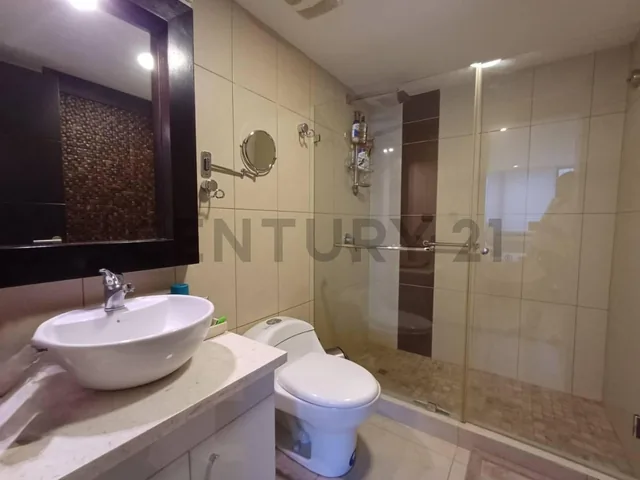 ¡Moderno Depto en Torre Bellini! 2 Hab + Parqueo, Vista Premium y Confort, Guayas — imagen 2