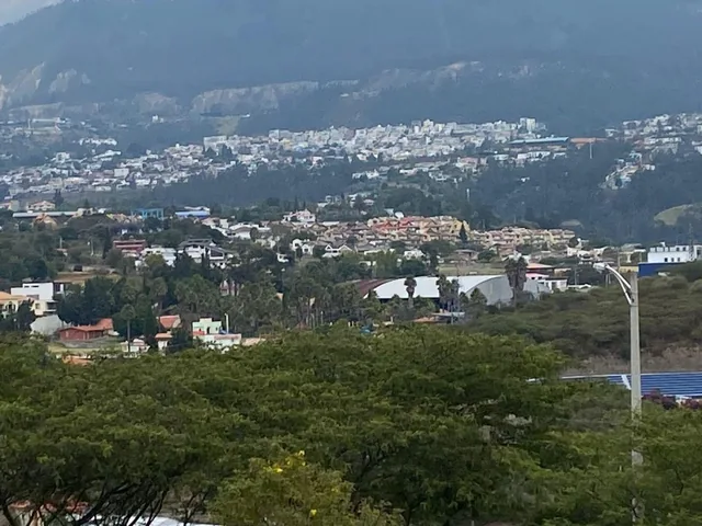 La Quinta Urbanizacion en Cumbaya Venta Terreno — imagen 2