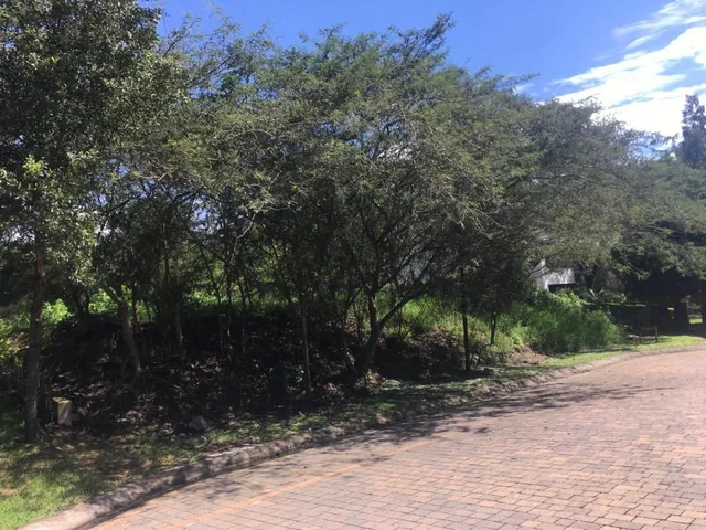 Vendo Bonito Terreno de 1000 m en Prados de La Viña Cumbaya — imagen 4