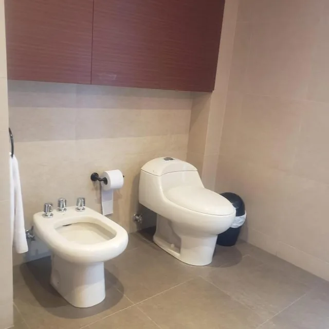 Vendo Linda Casa en Sector Comercial con Amplio Terreno en Cumbayá — imagen 5
