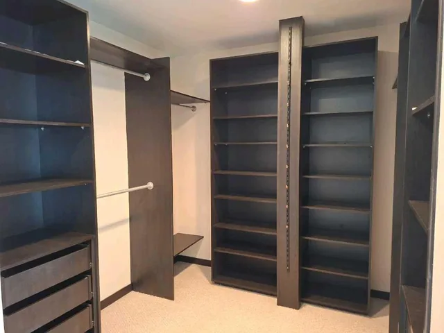 Venta Casa Esquinera, Amplio Jardin, 4 Parqueos, Conjunto Lumbisí — imagen 2
