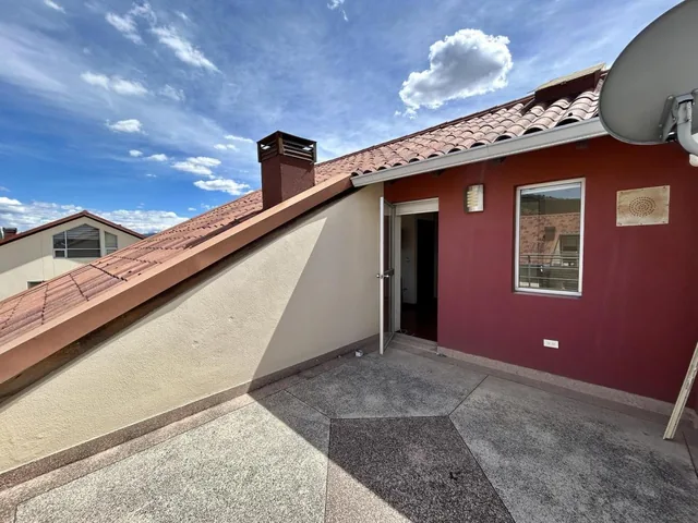 Venta Amplia Casa Esquinera en Lumbisí — imagen 5