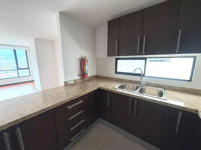 Departamento en Venta La Carolina – 2 Parqueaderos, Piso Alto, Vista Al Pichincha — imagen 4