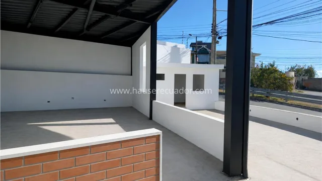 Plaza Toa: en Venta 6 Locales Modernos | Ubicación Estratégica de Alto Flujo Entre Conocoto y Quito. Provincia de Pichincha — imagen 2