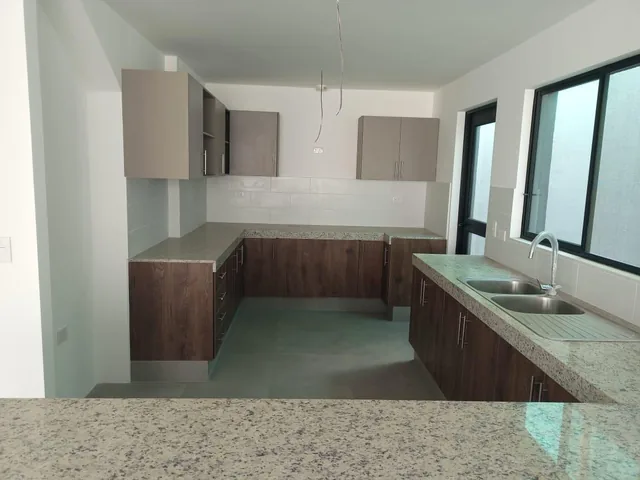 Casa de Venta en La Urbanización La Costa Samborondón, Samborondón, Guayas — imagen 3