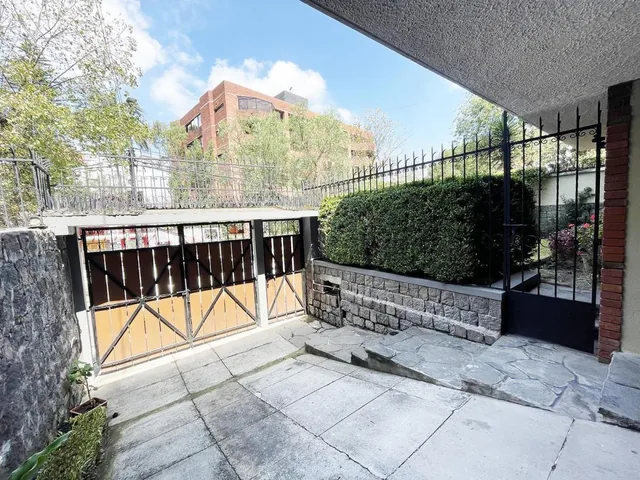 Casa Comercial de Venta en La Calle Whymper — imagen 2