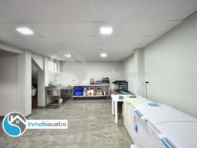 Cerca de La Av Remigio Crespo, Venta de Terreno de Oportunidad, Azuay — imagen 3