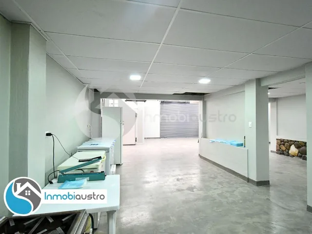 Cerca de La Av Remigio Crespo, Venta de Terreno de Oportunidad, Azuay — imagen 2
