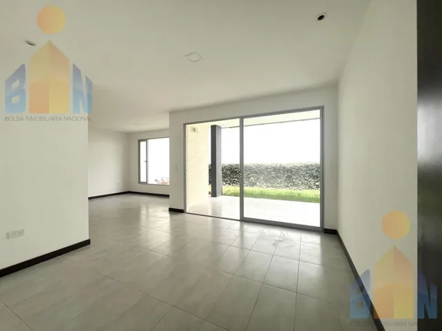 Casa en Venta en Cumbayá, Cerca a La Usfq Dentro de Urbanización Privada — imagen 5