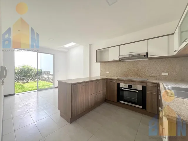 Casa en Venta en Cumbayá, Cerca a La Usfq Dentro de Urbanización Privada — imagen 4