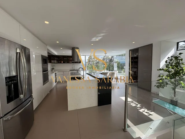 Vendo Casa Exclusiva en Iñaquito Alto, Ubicada Dentro de Urbanización Privada en Quito – Ecuador — imagen 2