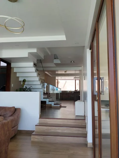 Casa de 333 m² con 3 Dorm. en Venta en Calderón, Sector Landazuri — imagen 2